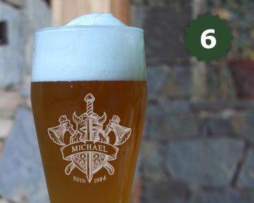 Weizenbierglas Axt und Schwert